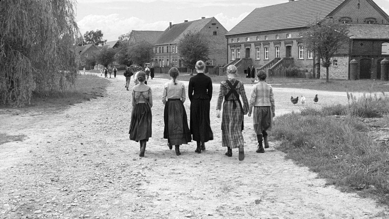 das preisgekrönte Drama "Das weiße Band" von dem österreichischen Regisseur Michael Haneke.