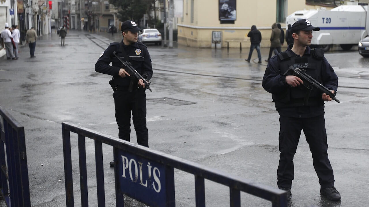 'Türkei - Drehkreuz des Terrors' berichtet über die aktuelle Lage in der Türkei.